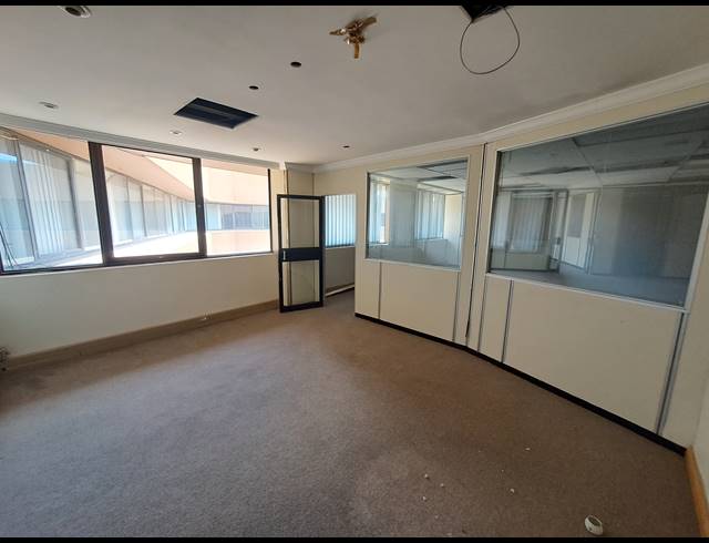 134M² OFFICE TO LET IN DUNKELD WEST
